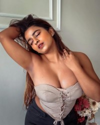 Call Girls in Delhi Dwarka 𝟖𝟒𝟒𝟕𝟯𝟖𝟵𝟒𝟮𝟮 Genuine service❤️